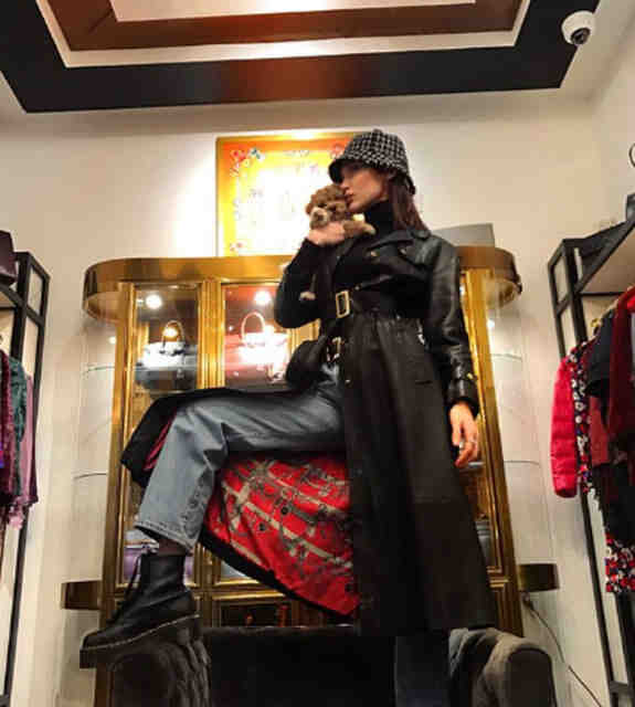 Bella Hadid’den çıplak paylaşım!