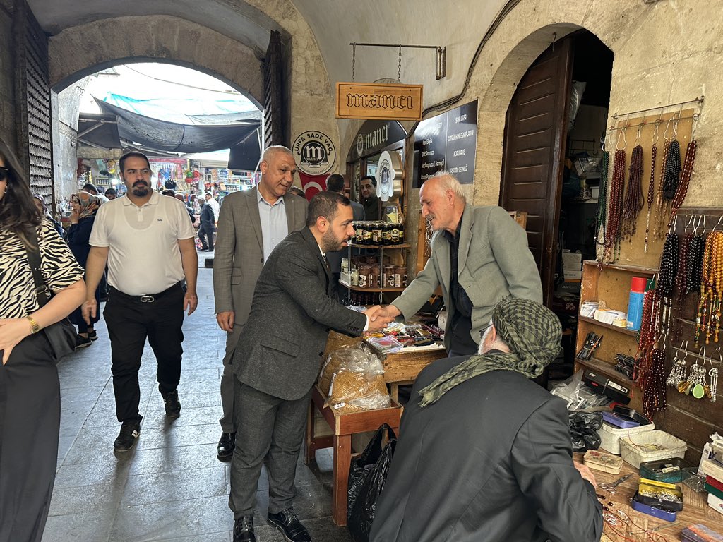 AK Parti Sevdalısı Abdurrahim Toru Cumhurbaşkanı Erdoğan İçin Sıkmadık El bırakmıyor