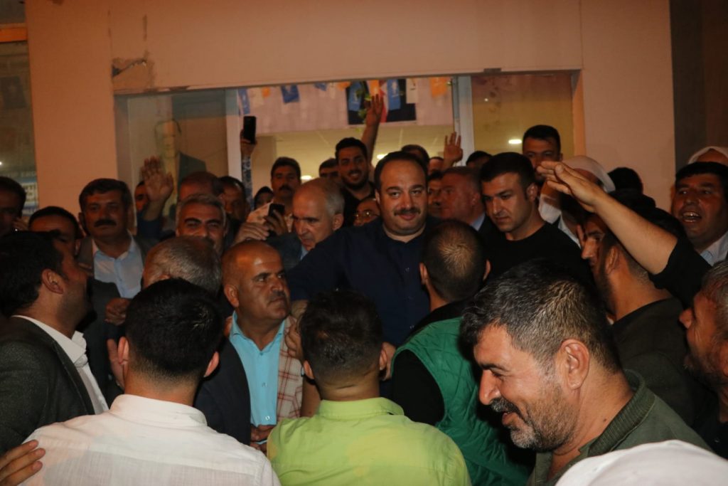 VİRANŞEHİR’DE CUMHURBAŞKANI ERDOĞAN’IN SEÇİM ZAFERİ COŞKUYLA KUTLANDI