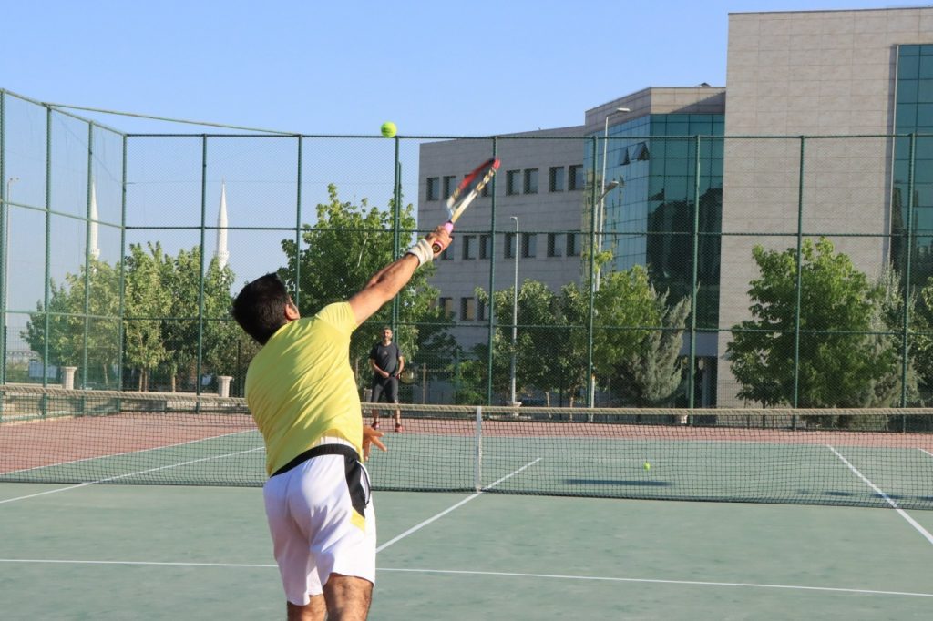 DEMOKRASİ VE MİLLİ BİRLİK GÜNÜ TENİS TURNUVASI BAŞLADI