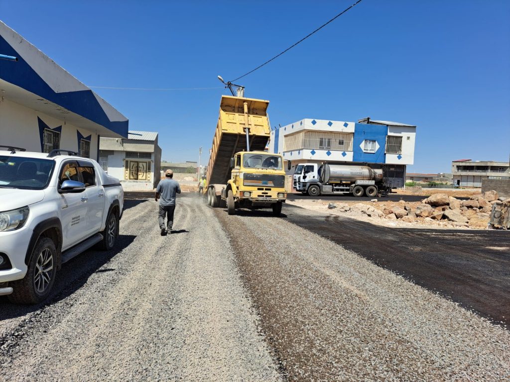 HÜRRİYET MAHALLESİNDE ASFALT ÇALIŞMALARI HIZ KESMEDEN DEVAM EDİYOR