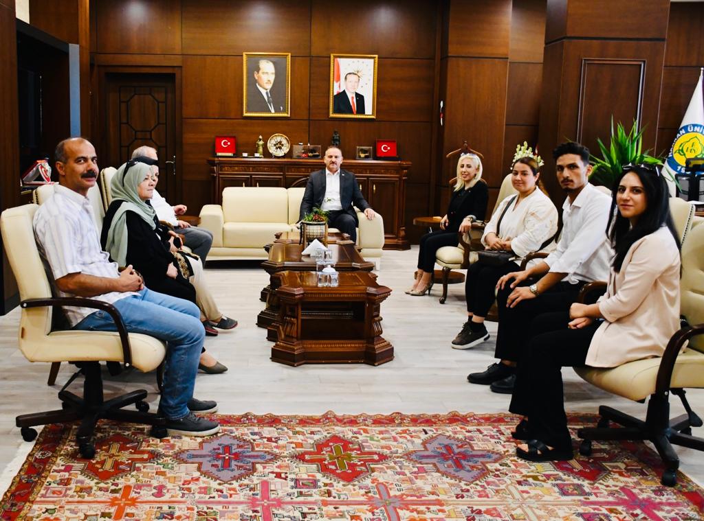 Gülen Yüzler Derneği Rektör Güllüoğlu”na Hayırlı Olsun Ziyareti