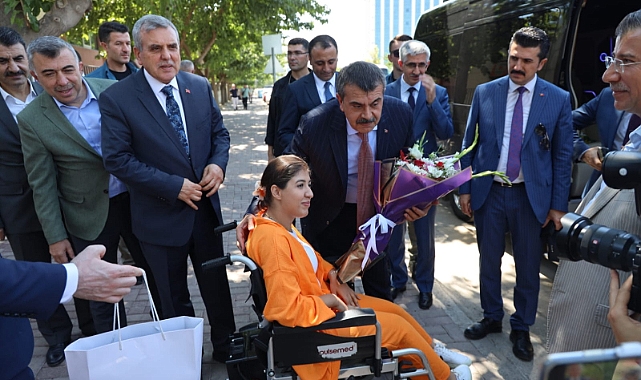 Bakan Tekin ‘den engelli koordinasyon merkezine Ziyaret