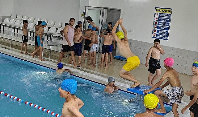 Eyyübiye’de Usta Yüzücüler Yetişiyor