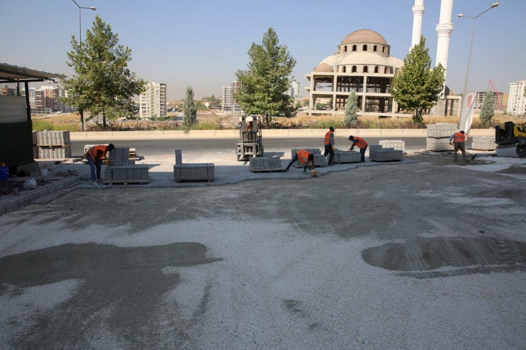 MEHMETÇİK’TE YENİ YOLLAR HİZMETE SUNULUYOR