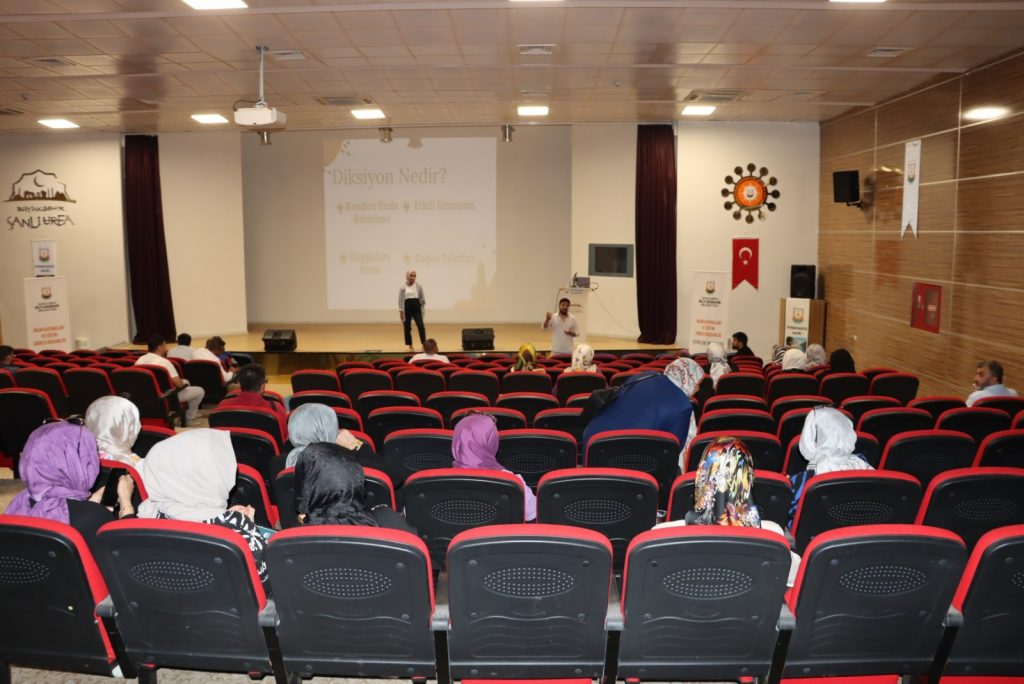 BÜYÜKŞEHİR PERSONELLERİNE BEDEN DİLİ VE DİKSİYON EĞİTİMİ