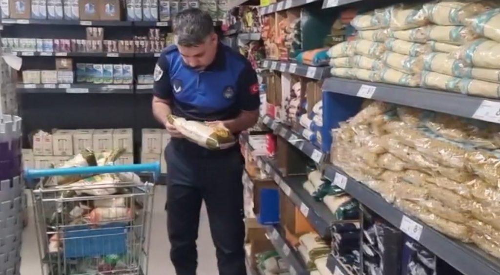 BÜYÜKŞEHİR ZABITA’DAN DENETİM  KURTLANMIŞ PİRİNÇ ELE GEÇİRİLDİ