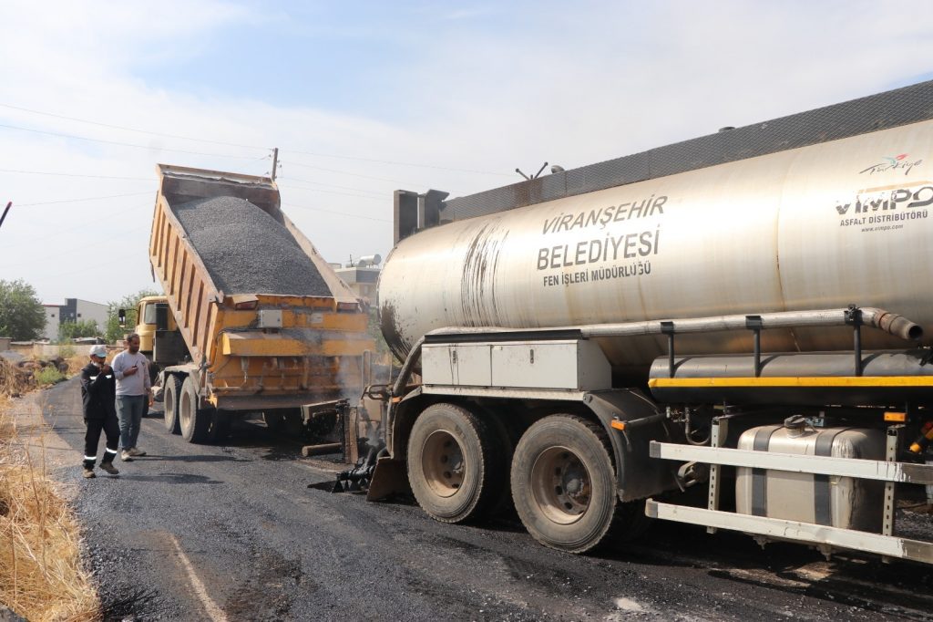 VİRANŞEHİR BELEDİYESİ KIRSALDA ASFALT ATAĞINI SÜRDÜRÜYOR