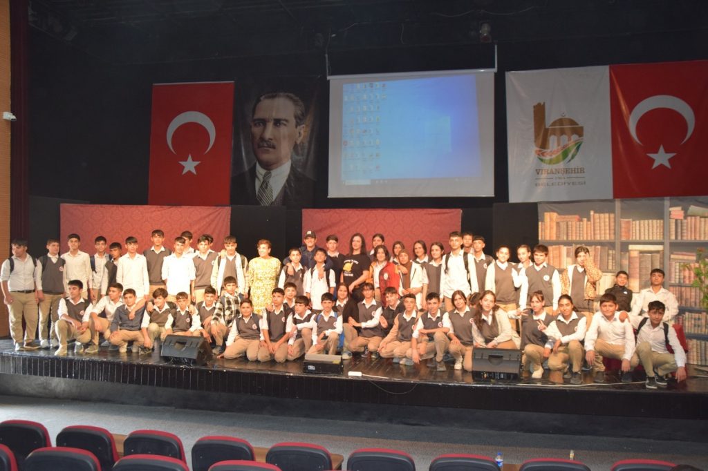 VİRANŞEHİR’DE UYUŞTURUCUYLA MÜCADELEYE TİYATRO OYUNUYLA DİKKAT ÇEKİLDİ