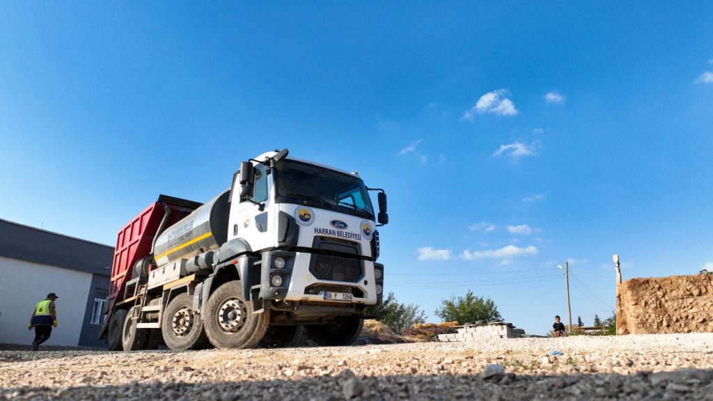 BAŞKAN ÖZYAVUZ: YOLU ASFALTLANMAYAN MAHALLEMİZ KALMAYACAK