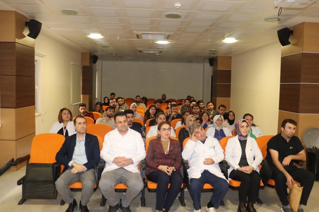 HARRAN ÜNİVERSİTESİ HASTANESİNDE VATANDAŞLAR ORGAN BAĞIŞI KONUSUNDA BİLGİLENDİRİLDİ