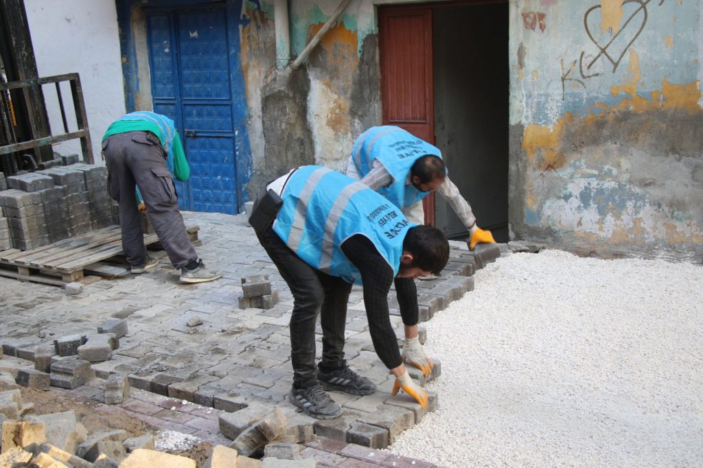 HALİLİYE’DE ÜST YAPI HİZMETLERİ ARALIKSIZ SÜRÜYOR