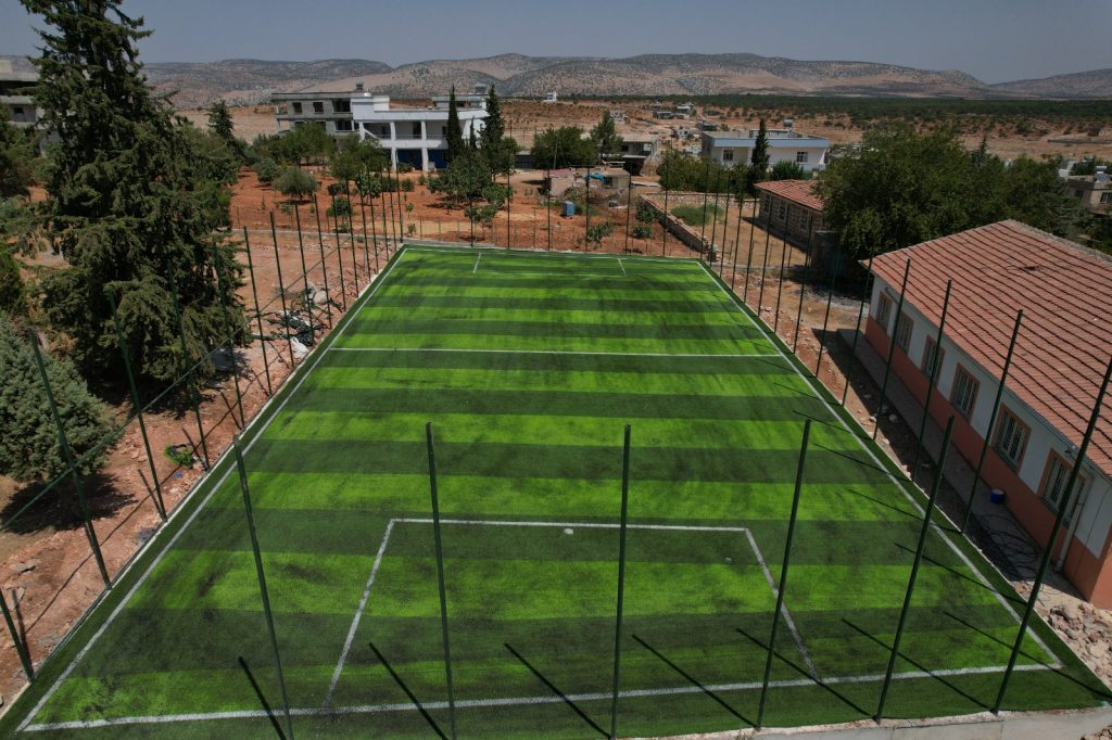 Halfeti Sırataşlar Mahallesi’ne Modern Bir Spor Alanı Geliyor: FIFA Standartlarında Halı Saha Yapımı Sürüyor!