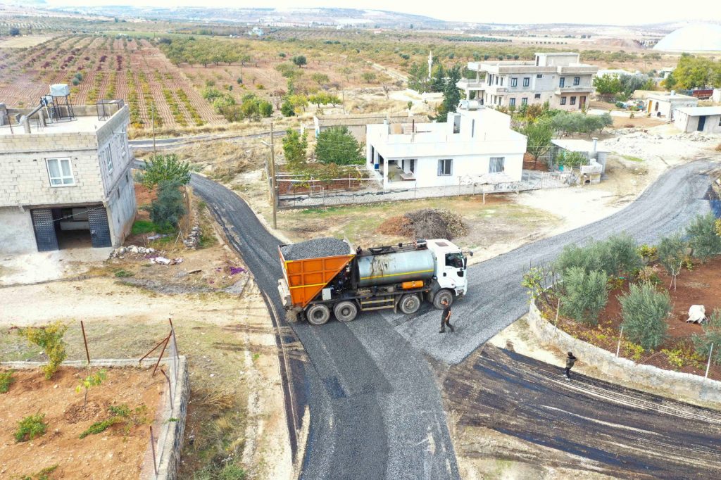 KARAKÖPRÜ KIRSALINDA KONFORLU ULAŞIM İÇİN YOLLAR YENİLENİYOR