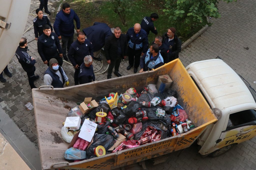 VİRANŞEHİR’DE SON KULLANMA TARİHİ GEÇMİŞ ÜRÜNLER İMHA EDİLDİ