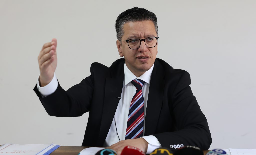 ALBAYRAK’TAN BELEDİYE PERSONELİNE CUMHURİYETİN 100″cü YILI NEDENİYLE BİR MAAŞ İKRAMİYE