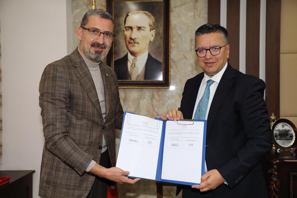 BAŞKAN ALBAYRAK’TAN BELEDİYE ÇALIŞANLARINA CUMHURİYETİN 100″cü YILINA ÖZEL JEST