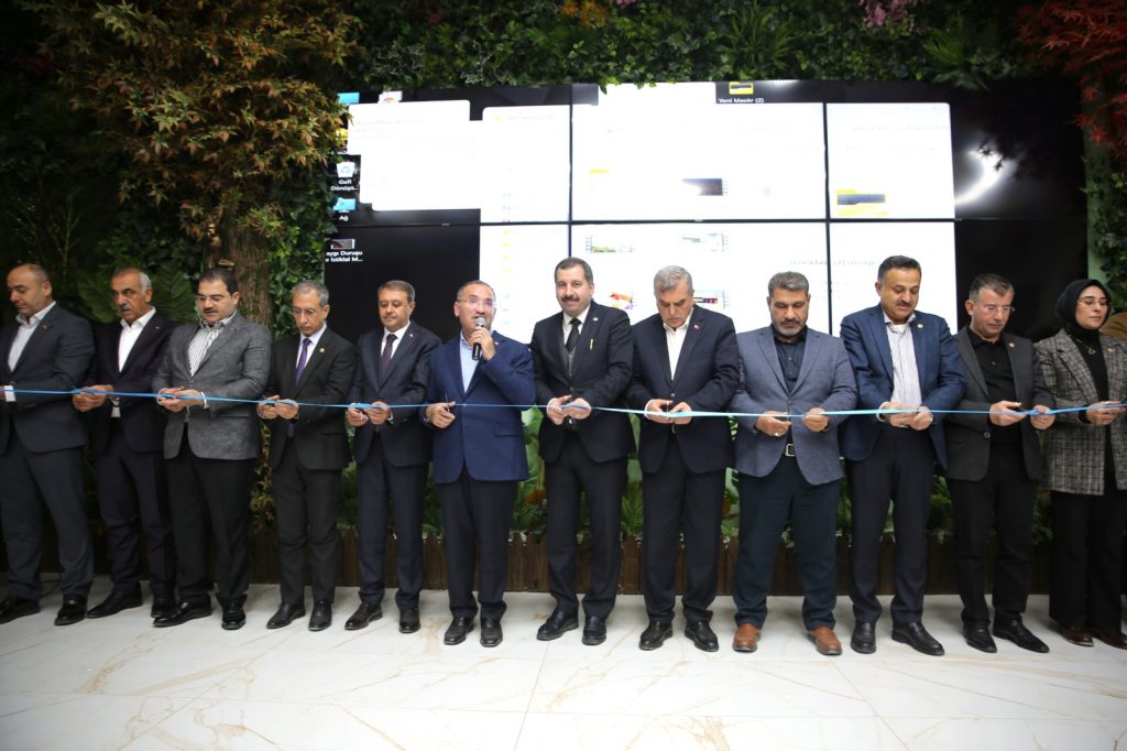 KARAKÖPRÜ’DE 30 YENİ HİZMET İÇİN TOPLU AÇILIŞ TÖRENİ YAPILDI