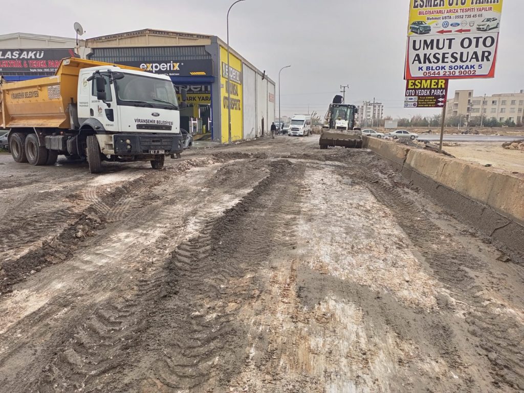 VİRANŞEHİR BELEDİYESİ YENİ SANAYİ SİTESİNDE ÇALIŞMA YÜRÜTÜYOR