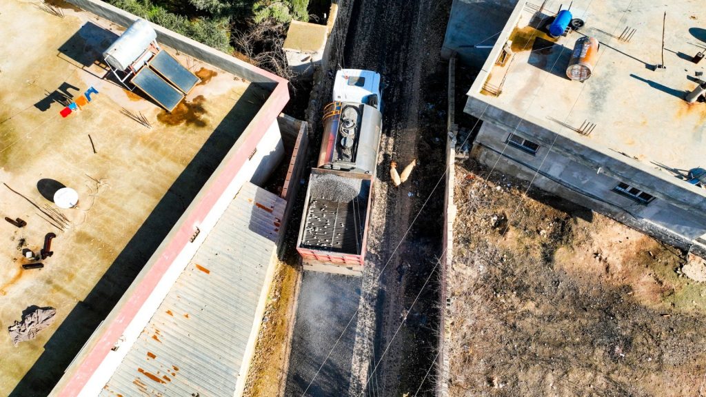 HARRAN’DA MAHALLE İÇİ ASFALT ÇALIŞMALARI SÜRÜYOR