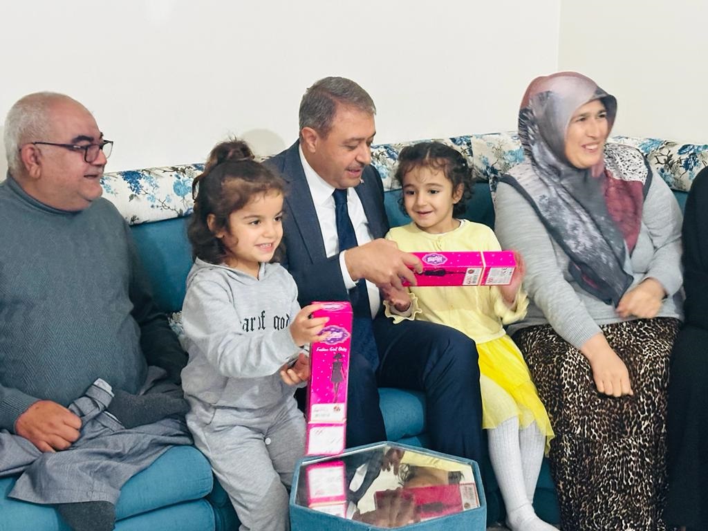 VALİ ŞILDAK’TAN HANE ZİYARETLERİ