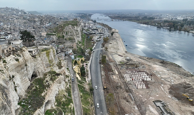 Büyükşehir’den Güneydoğu’nun İncisi Birecik’te Asfalt Çalışması