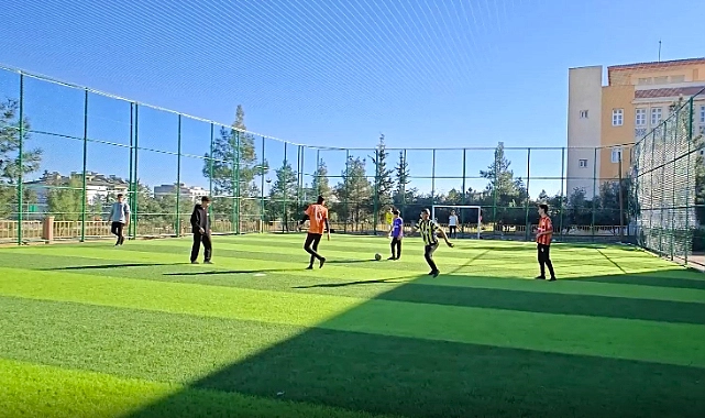 Eyyübiyeli Çocuklar ve Gençler Halı Sahaları Çok Sevdi