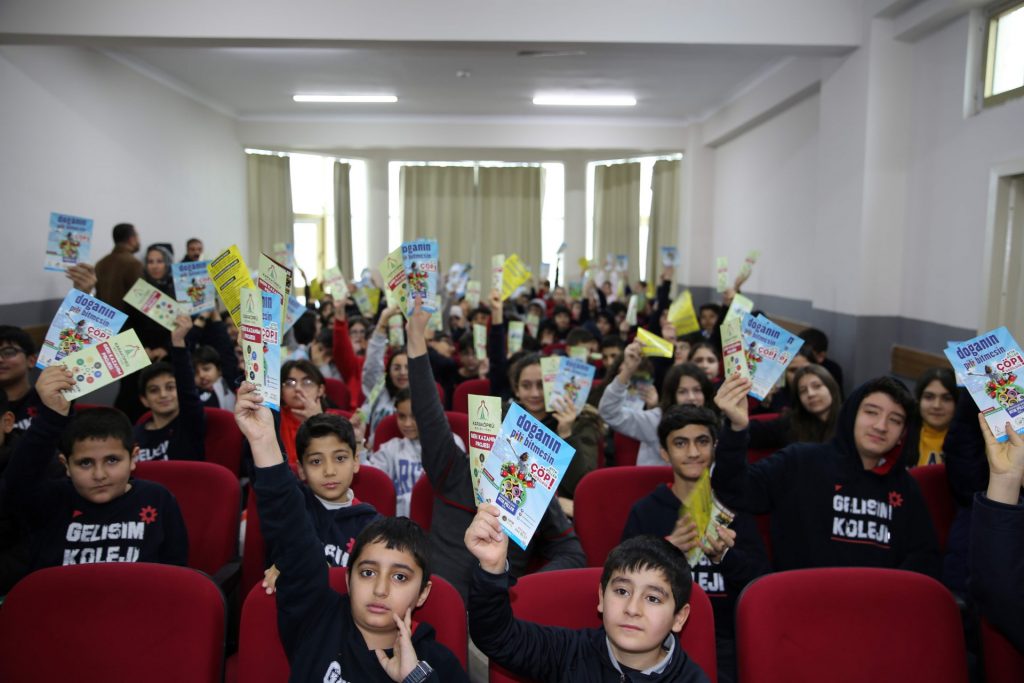 Karaköprü’de Genç Nesil Temiz Gelecek İçin Eğitiliyor