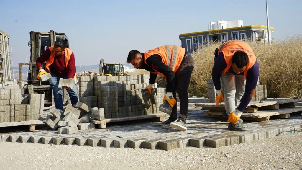 KARAKÖPRÜ’DE ÜSTYAPI ÇALIŞMALARI ARALIKSIZ SÜRÜYOR