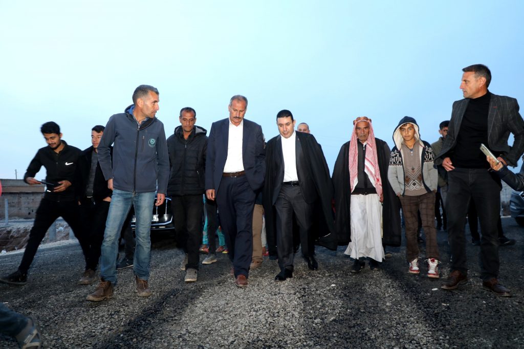 HARRAN’DA EMİSYON SİSTEMLİ ASFALT SEFERBERLİĞİ SÜRÜYOR