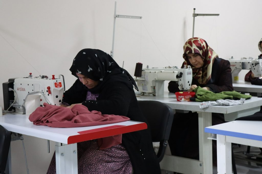 MESLEK EDİNME KURSLARINA KADINLARDAN YOĞUN İLGİ