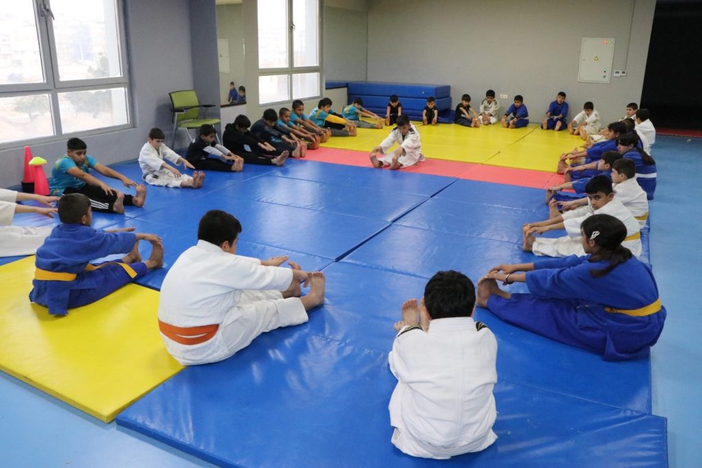 HALİLİYE BELEDİYESİ İLE GENÇLER SPOR ALIŞKANLIĞI KAZANIYOR