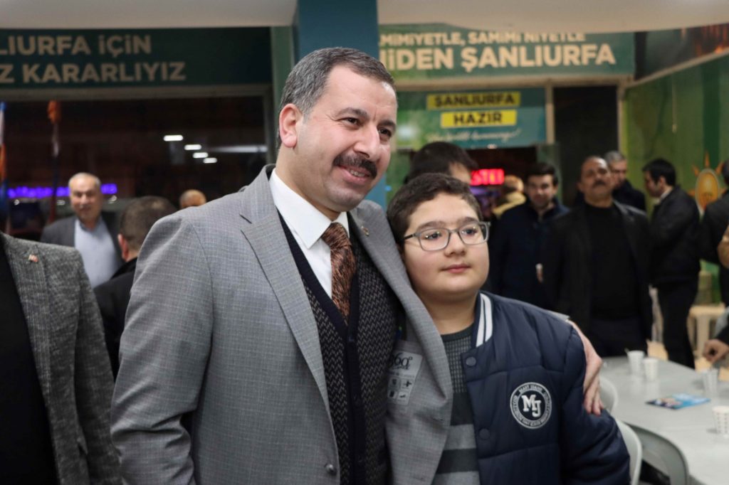 KARAKÖPRÜ’DE VATANDAŞLAR HİZMETLERİN DEVAMI İÇİN BAŞKAN BAYDİLLİ’NİN YANINDA