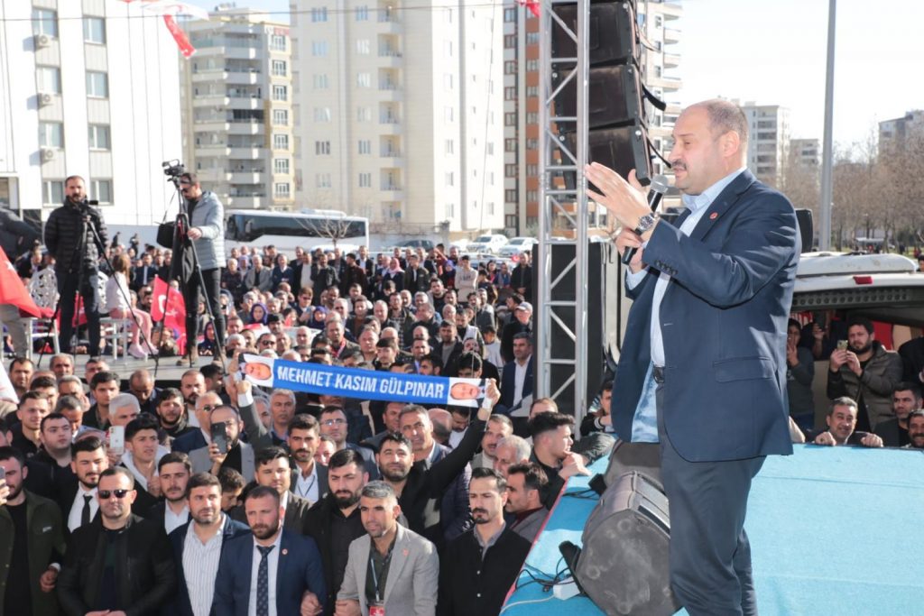 MEHMET KASIM GÜLPINAR’IN HIZINA YETİŞİLEMİYOR