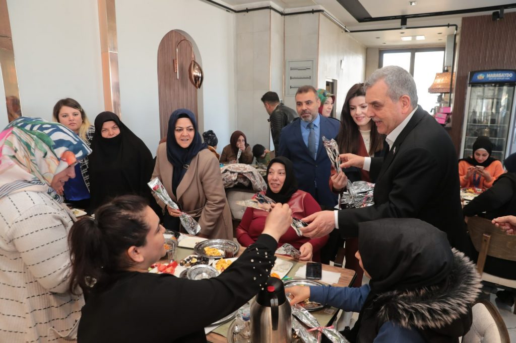 BAŞKAN BEYAZGÜL  ŞEHİT ANNELERİNİN KADINLAR GÜNÜNÜ KUTLADI