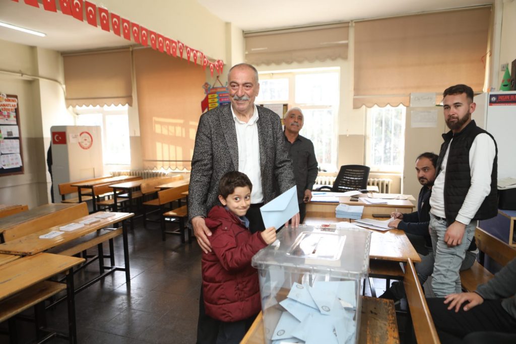 Dem Adayı Erkmen Oyunu Kullandı