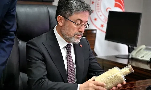 Bakan Yumaklı Şanlıurfalı çiftçilere dağıttı