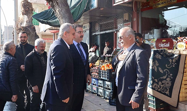 Başkan Beyazgül Ve Canpolat Esnafla İç İçe