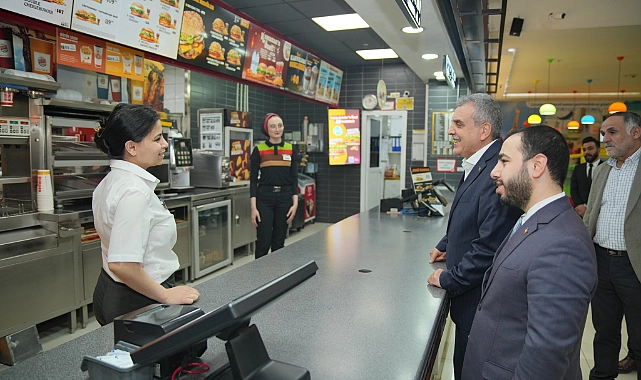 Başkan Beyazgül,esnaf ve vatandaşların dua ve desteğini alıyor