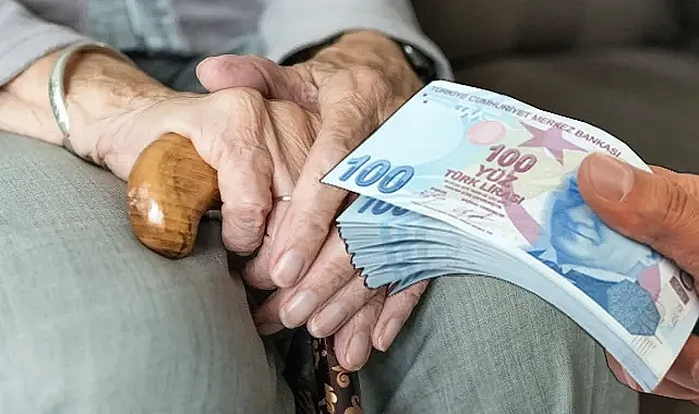 Emeklilere zam olacak mı? AK Parti’nin önemli isminden açıklama geldi!