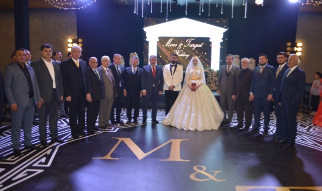 İş ve Siyaset Dünyasını Bir Arada Buluşturan Düğün