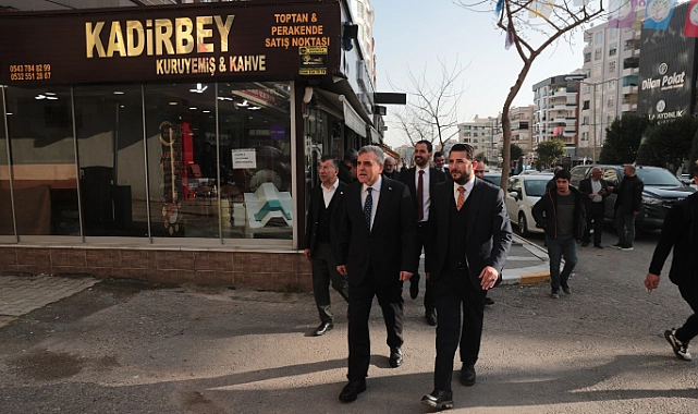 Karaköprü’deki esnaf ve vatandaşları ziyaret eden Beyazgül,Ak kadrolara destek istedi