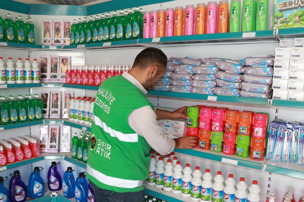 HALİLİYE BELEDİYESİ İLE VATANDAŞLAR GERİ DÖNÜŞÜME TEŞVİK EDİLİYOR