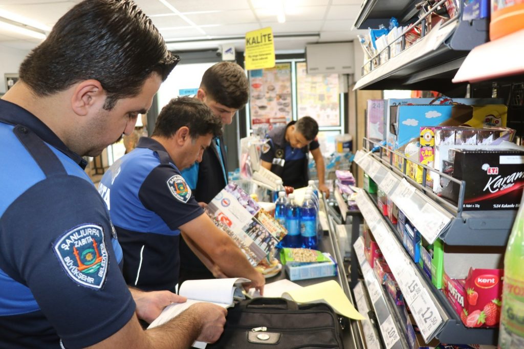 Marketleri Denetleyen Zabıta, Birçok Ürüne El Koydu