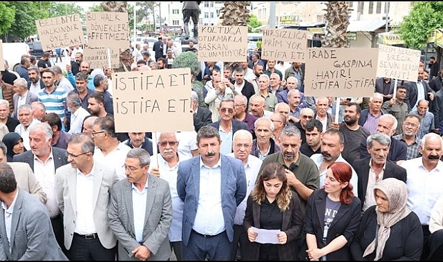 Birecik’te “Begit istifa”, ve “hırsız istifa” sloganları