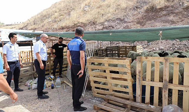Karaköprü’de kurban satış yerleri hazırlanıyor
