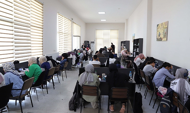 Karaköprü’de öğrenciler sınavlara okuma evlerinde hazırlanıyor