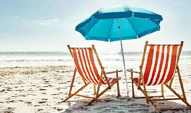 Güneşin zararlı etkilerinden korunmak için plaj şemsiyesi kullanımı