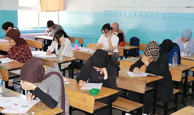 Haliliye Belediyesi, ÖSYM formatında gençleri sınavlara hazırlıyor