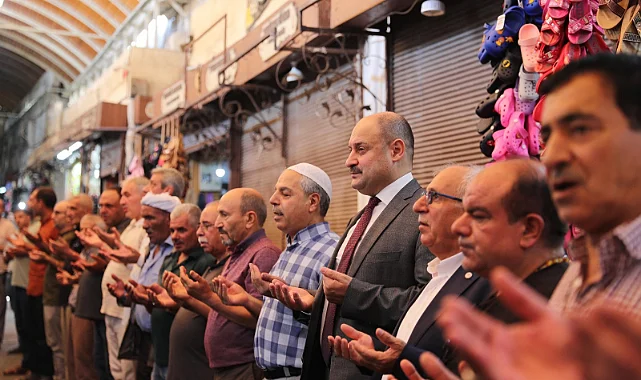 Başkan Mehmet Kasım Gülpınar Esnaf Duasına Katıldı